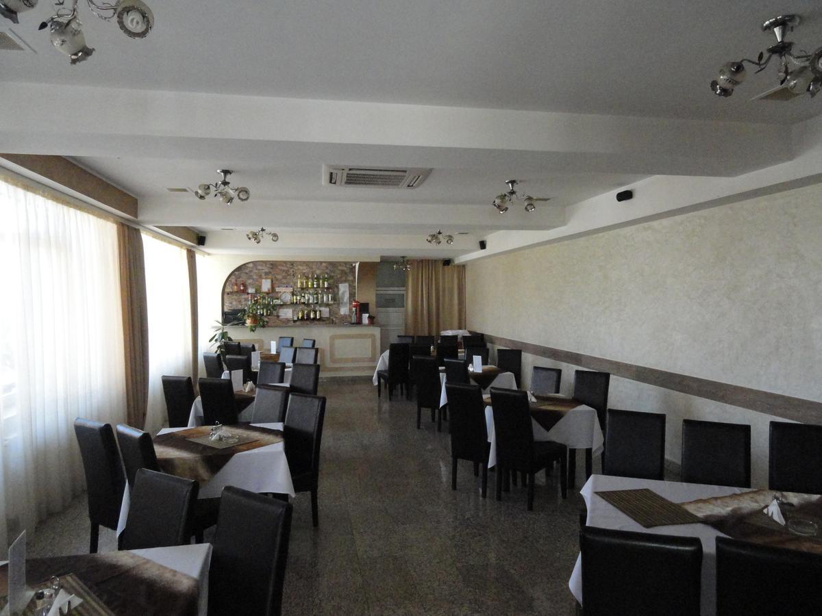 Pensiune Restaurant Avangarde Πιτέστι Εξωτερικό φωτογραφία