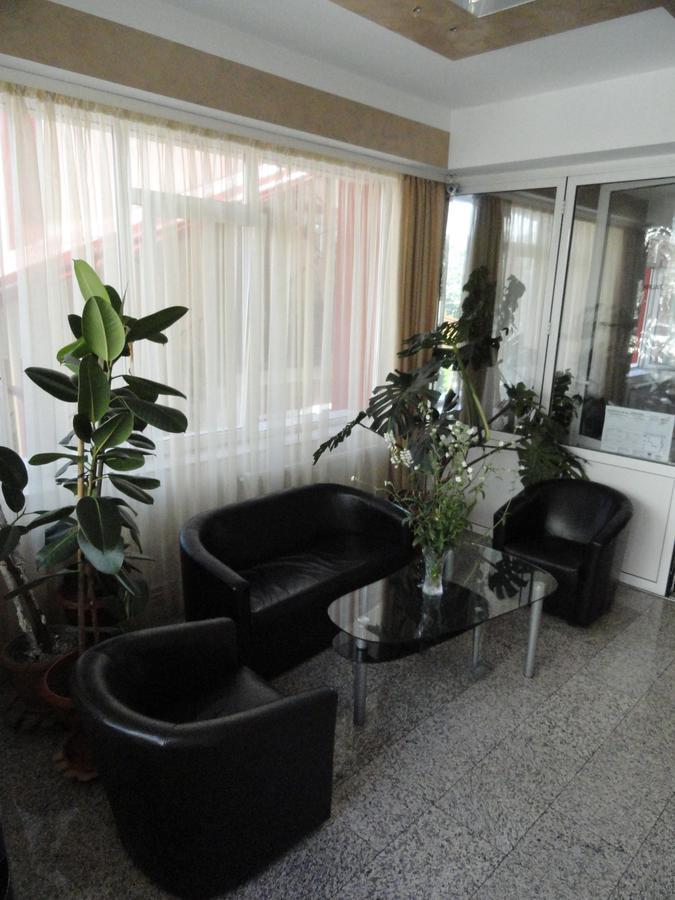 Pensiune Restaurant Avangarde Πιτέστι Εξωτερικό φωτογραφία