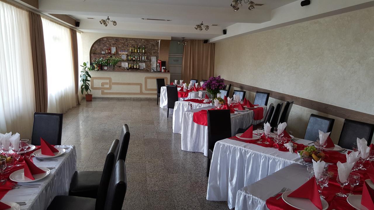 Pensiune Restaurant Avangarde Πιτέστι Εξωτερικό φωτογραφία